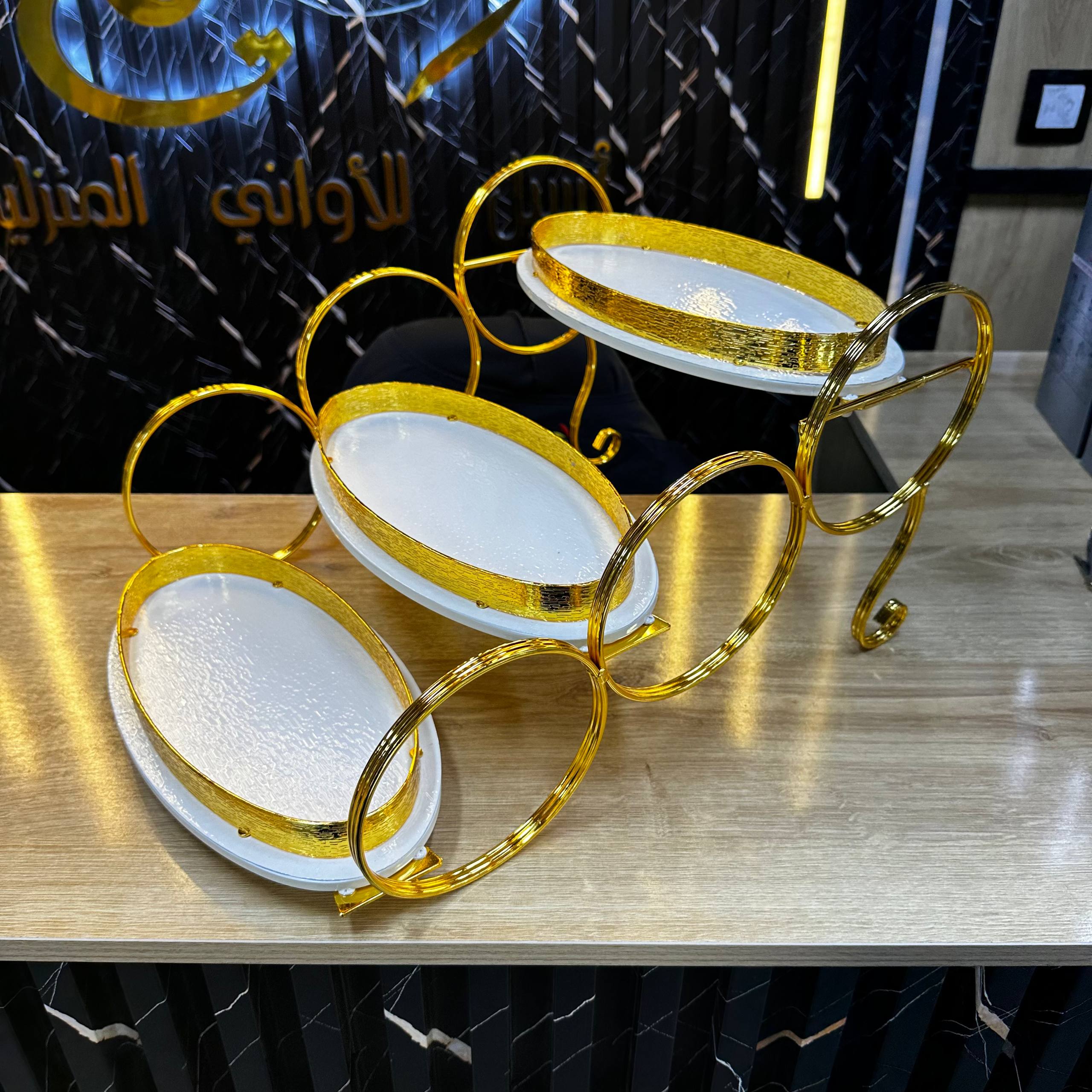 ✨ طقم صواني تقديم فاخر بلمسة ذهبية راقية ✨